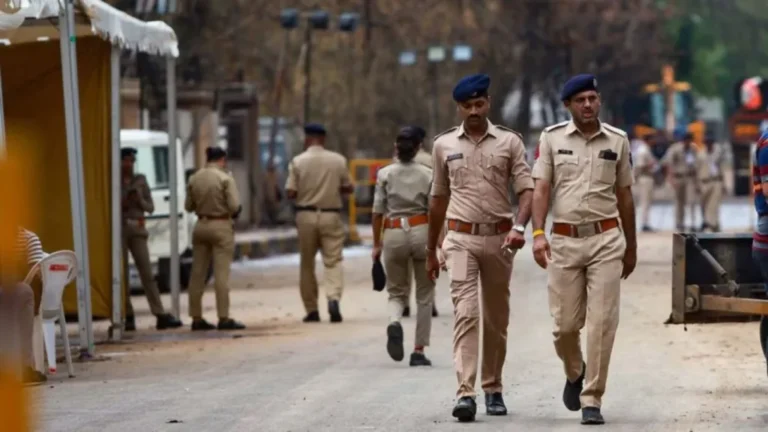 Ahmedabad-police-1_20260825234950_20260902230024_20260908193440_20261006190312